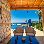 וילה Honeymoon With Sea View